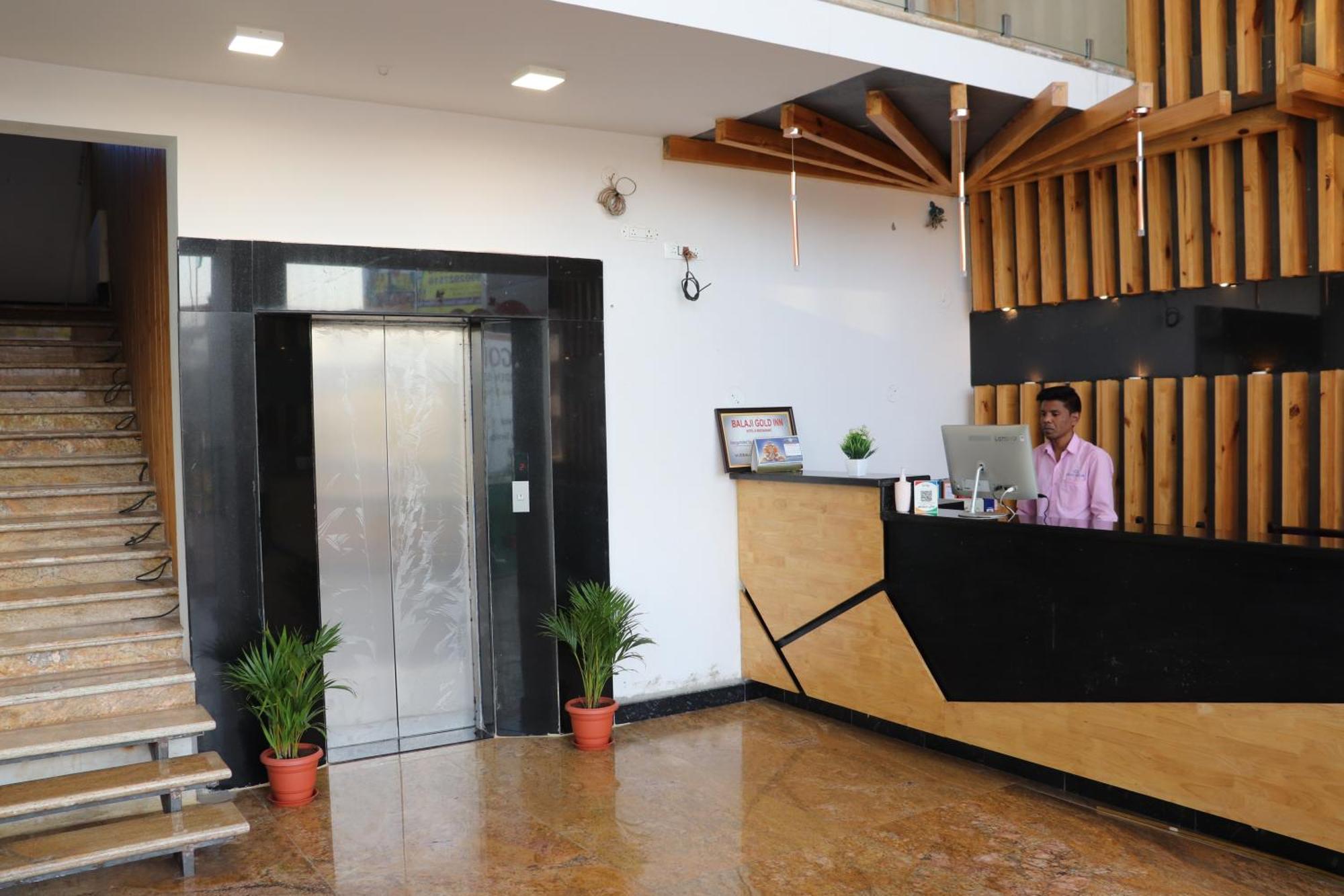 Balaji Gold Inn Hotel Hubli Buitenkant foto